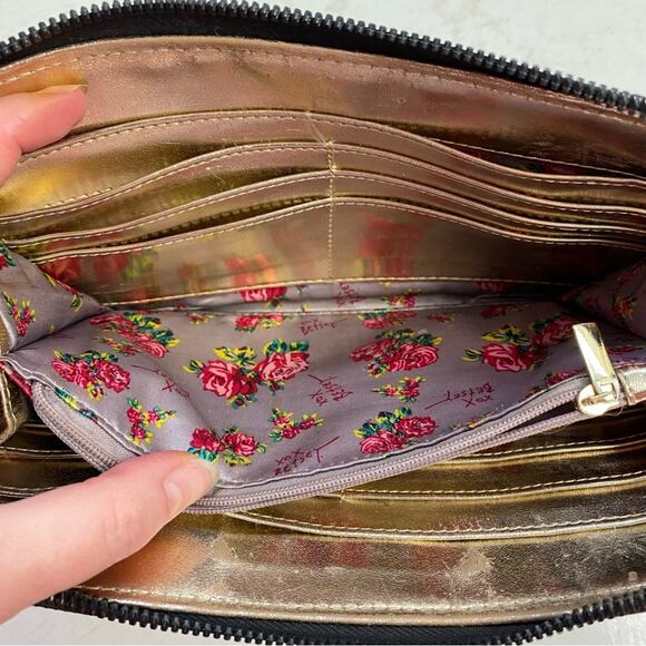 Betsey Johnson Black Faux Vegan Leather Wallet - Picture 5 of 8